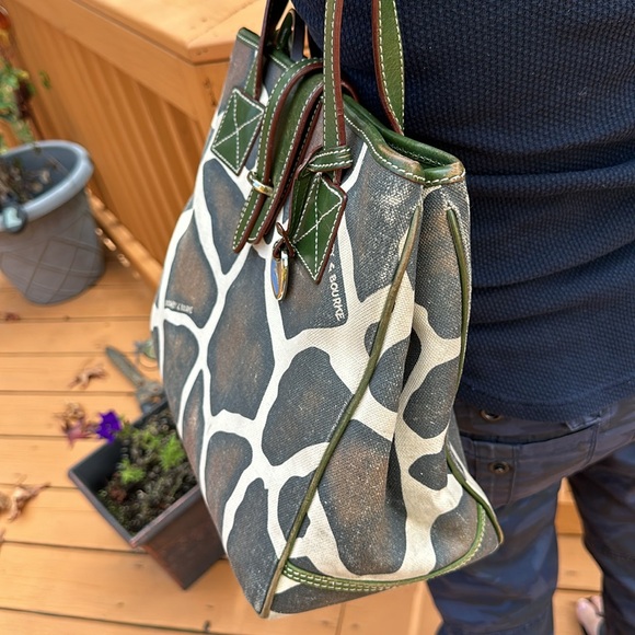 Dooney & Bourke Giraffe Canvas Shoulder Bag Purse Tote with Green Leather Trim - Picture 6 of 16